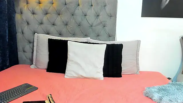 nahiroby ebony online show from January 2026 05:39:01 PM