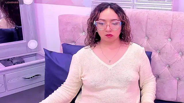 leyla smithh online show from October 2025 12:17:02 PM