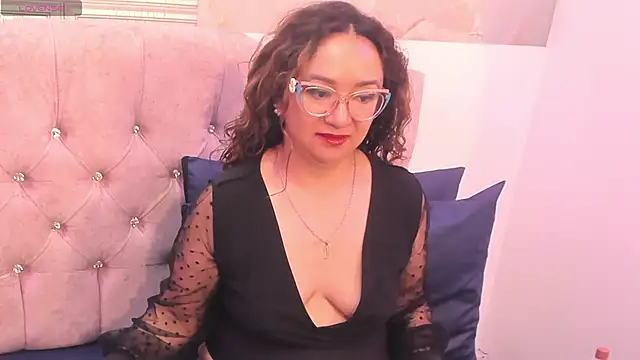 leyla smithh online show from October 2025 01:34:01 PM