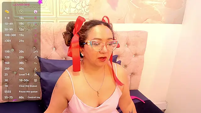 leyla smithh online show from October 2025 12:35:02 PM