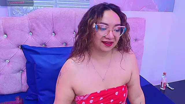 leyla smithh online show from October 2025 01:46:02 PM