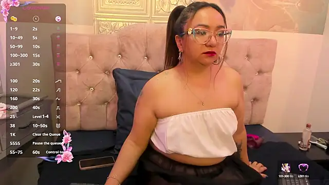 leyla smithh online show from October 2025 11:56:02 AM