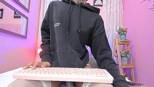 Snapshot of Liam_evvan chatting on December 2025 03:00:02 AM Liam evvan online show from December 2025 03:00:02 AM