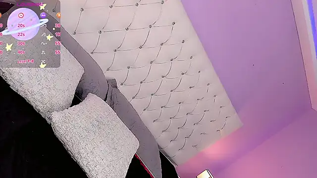 DaniielaV online show from December 2025 01:35:01 PM