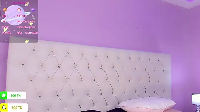 DaniielaV online show from December 2025 01:48:02 PM