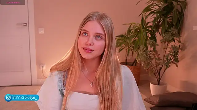 Miablueye online show from November 2025 03:12:02 PM