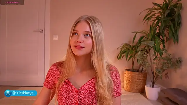 Miablueye online show from November 2025 01:16:02 PM