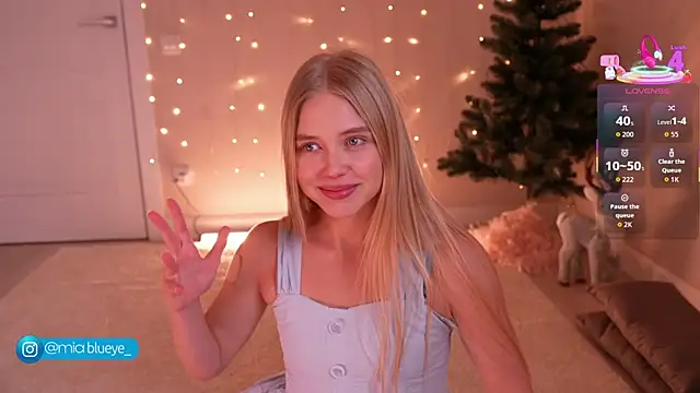 Miablueye online show from December 2025 02:54:01 PM