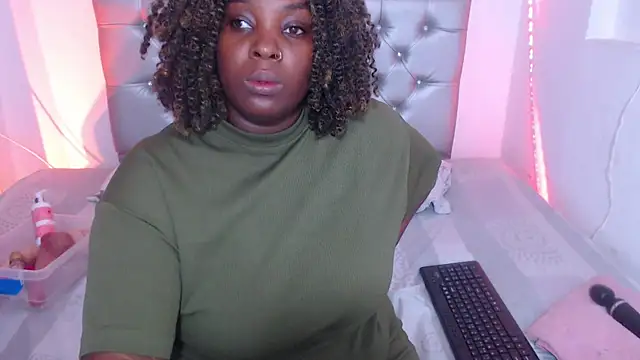 ebony NeighborMoans online show from October 2025 03:21:02 AM