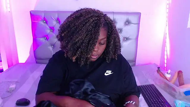 ebony NeighborMoans online show from October 2025 03:18:02 AM