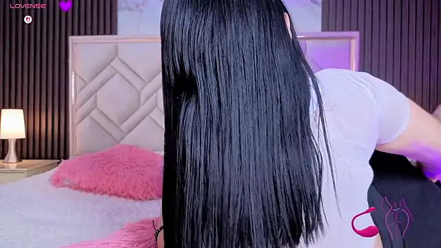 MiaaFarrel online show from March 2026 07:15:01 PM