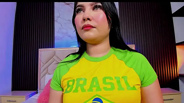 MiaaFarrel online show from December 2025 06:25:01 PM