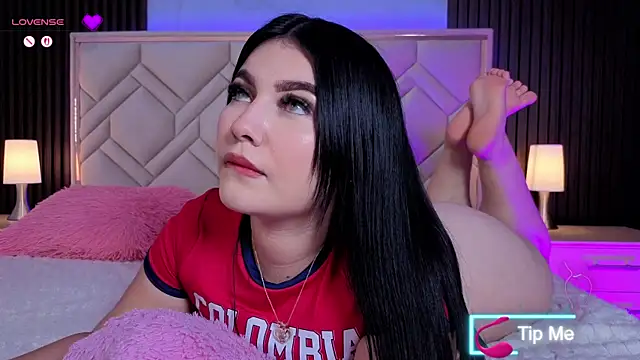 MiaaFarrel online show from March 2026 07:19:01 PM