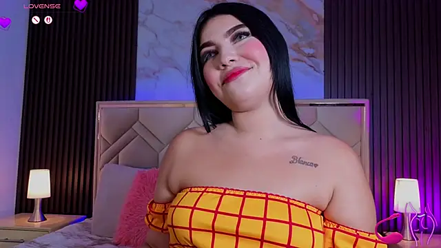 MiaaFarrel online show from May 2026 07:24:02 PM