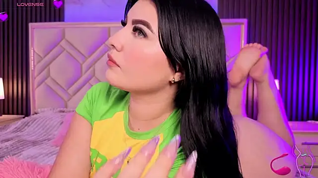 MiaaFarrel online show from March 2026 07:16:01 PM