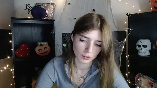 JuiceLips   online show from November 2025 05:05:01 PM