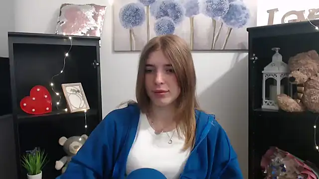 JuiceLips   online show from October 2025 02:40:02 PM