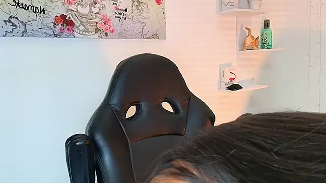 jennifer Scot online show from December 2025 03:07:01 AM