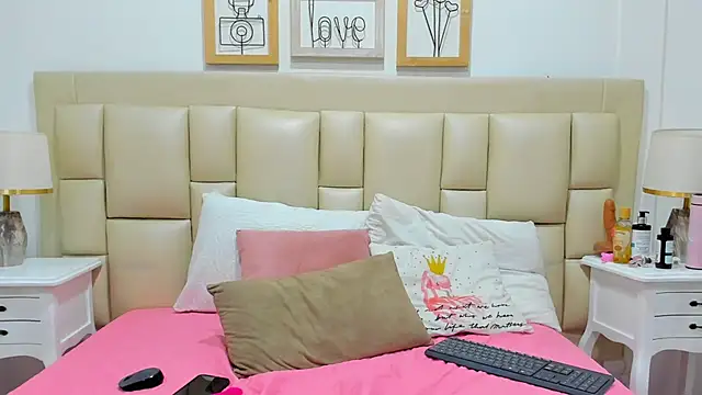 Snapshot of SkinnyGirl_28 chatting on November 2025 07:14:02 PM SkinnyGirl 28 online show from November 2025 07:14:02 PM