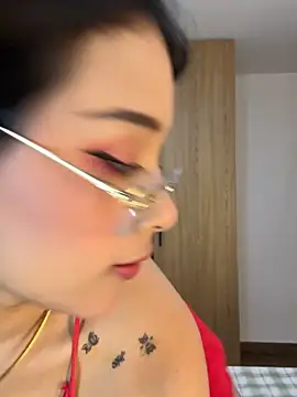 Snapshot of CatadeLuca chatting on October 2025 02:32:01 PM CatadeLuca online show from October 2025 02:32:01 PM