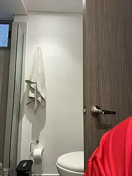 Snapshot of CatadeLuca chatting on October 2025 06:53:02 PM CatadeLuca online show from October 2025 06:53:02 PM