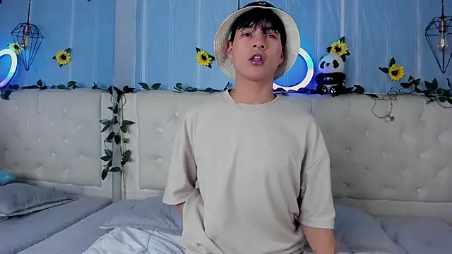 Snapshot of AleAurarashi chatting on December 2025 01:28:01 AM AleAurarashi online show from December 2025 01:28:01 AM