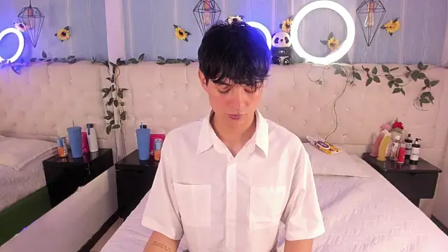 Snapshot of AleAurarashi chatting on November 2025 03:18:01 AM AleAurarashi online show from November 2025 03:18:01 AM