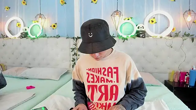 Snapshot of AleAurarashi chatting on November 2025 02:55:02 AM AleAurarashi online show from November 2025 02:55:02 AM