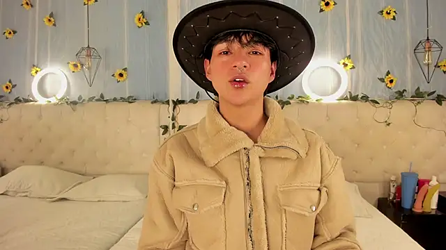 Snapshot of AleAurarashi chatting on November 2025 06:06:01 AM AleAurarashi online show from November 2025 06:06:01 AM