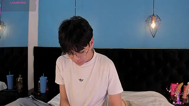 AleAurarashi online show from October 2025 11:24:02 AM