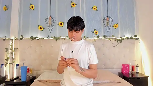 AleAurarashi online show from October 2025 07:47:02 PM