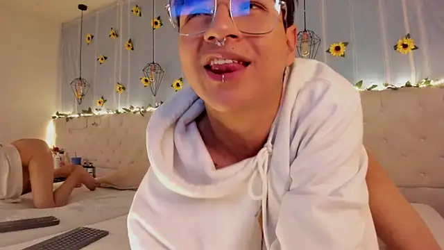 Snapshot of AleAurarashi chatting on October 2025 03:38:01 AM AleAurarashi online show from October 2025 03:38:01 AM