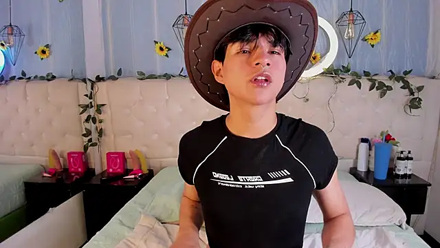 Snapshot of AleAurarashi chatting on November 2025 03:38:01 AM AleAurarashi online show from November 2025 03:38:01 AM