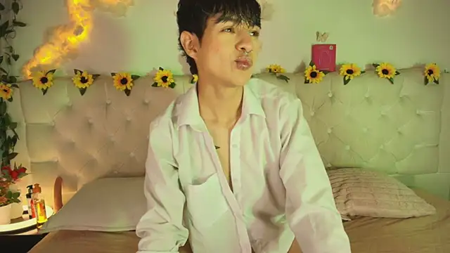 AleAurarashi online show from March 2026 08:25:01 PM