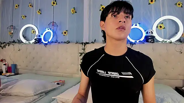 Snapshot of AleAurarashi chatting on November 2025 02:01:01 AM AleAurarashi online show from November 2025 02:01:01 AM