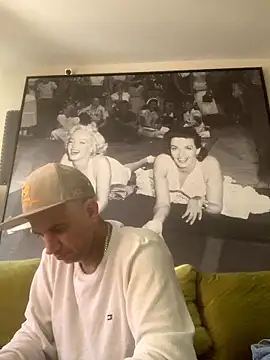 Hothotboyg online show from January 2026 10:49:01 PM