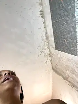 Messy-diana21 online show from November 2025 05:28:01 PM