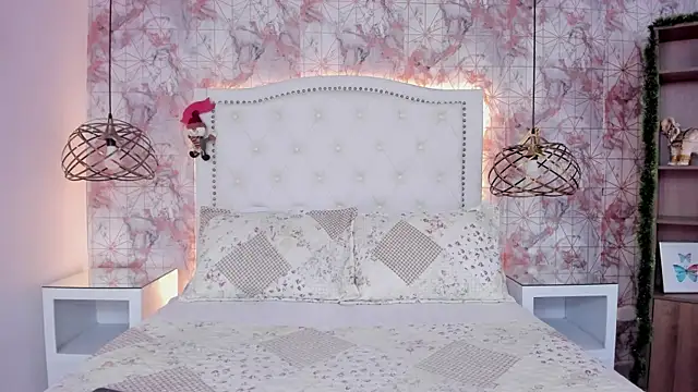 ScarletMore online show from November 2025 01:12:02 PM