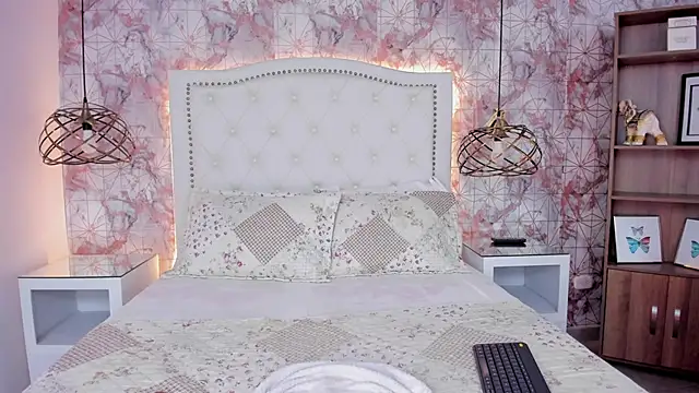 ScarletMore online show from December 2025 01:21:02 PM