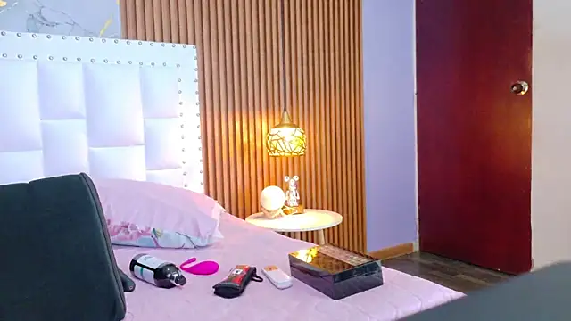 Snapshot of mamaneedsfun chatting on November 2025 12:52:02 PM mamaneedsfun online show from November 2025 12:52:02 PM