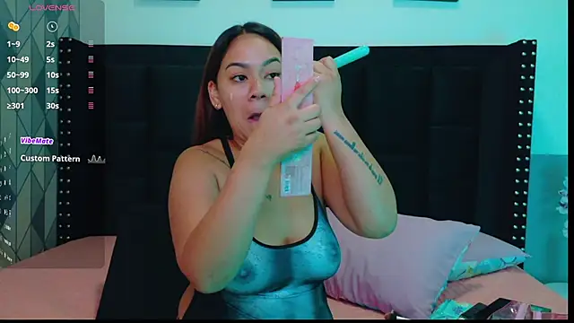 mamaneedsfun online show from September 2025 01:03:02 PM