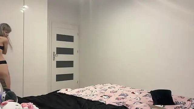 Snapshot of FluffySlutt chatting on October 2025 09:29:01 PM FluffySlutt online show from October 2025 09:29:01 PM