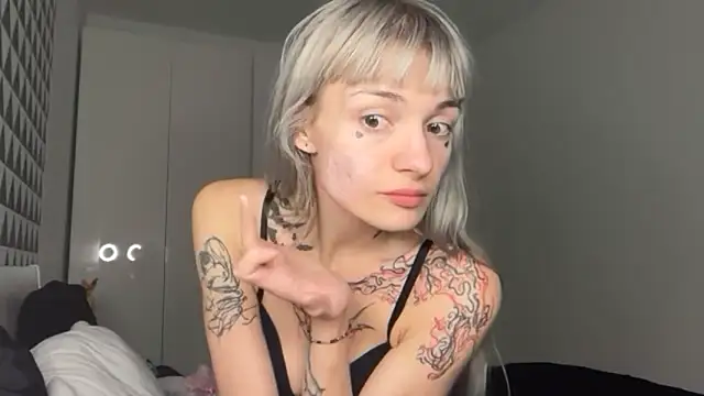 Snapshot of FluffySlutt chatting on October 2025 10:55:01 PM FluffySlutt online show from October 2025 10:55:01 PM