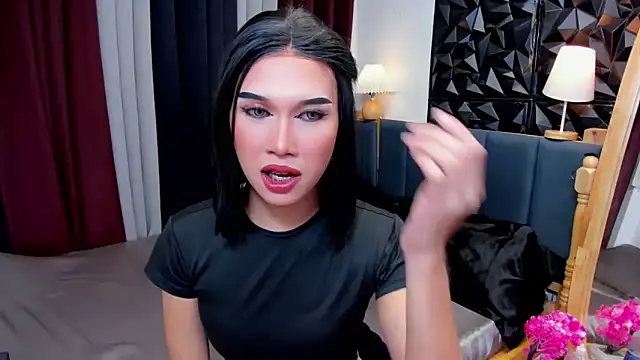 MaxCollins online show from November 2025 02:42:02 PM