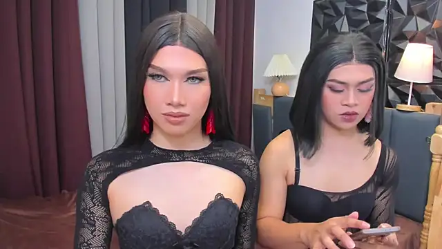 MaxCollins online show from November 2025 08:12:01 PM