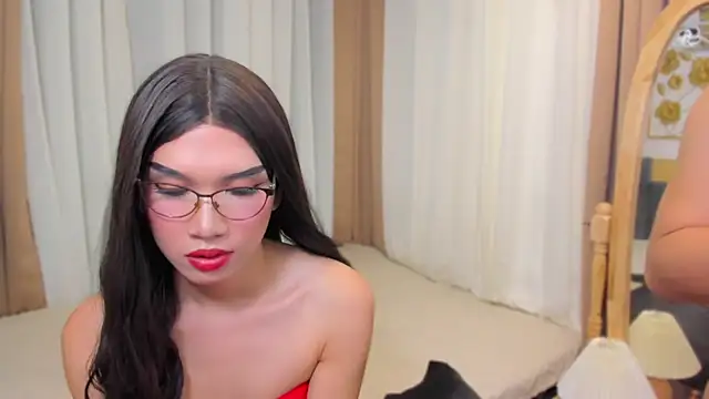 MaxCollins online show from December 2025 08:04:02 PM