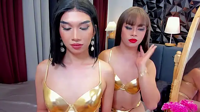 MaxCollins online show from November 2025 04:23:01 PM