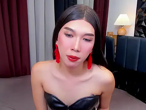 MaxCollins online show from November 2025 06:58:01 PM