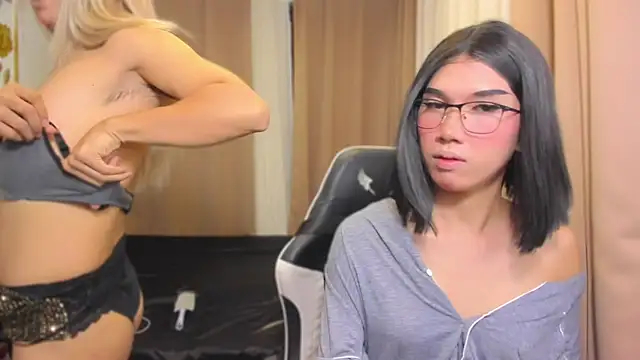 Snapshot of MaxCollins chatting on December 2025 08:01:01 PM MaxCollins online show from December 2025 08:01:01 PM