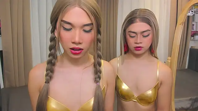 MaxCollins online show from November 2025 07:47:01 PM